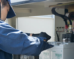 整備（蓄電池交換）